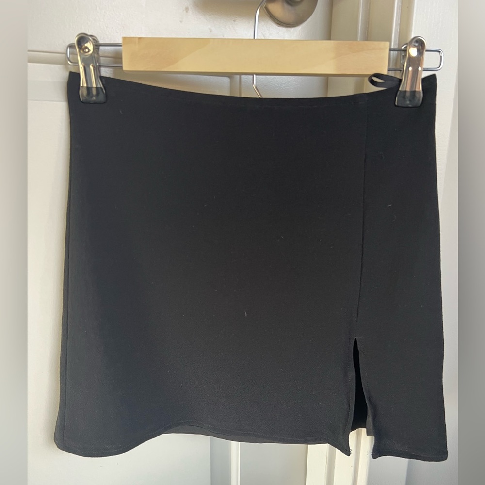 Aritzia Sunday Best Black skirt